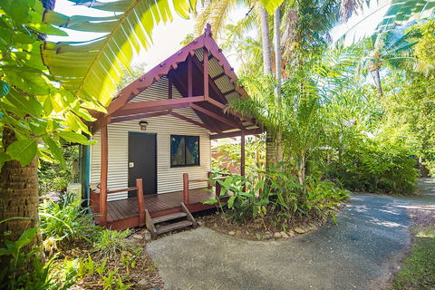 Magnums Airlie Beach - Lennox Head Accommodation 6