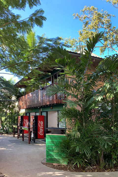 Magnums Airlie Beach - Lennox Head Accommodation 3