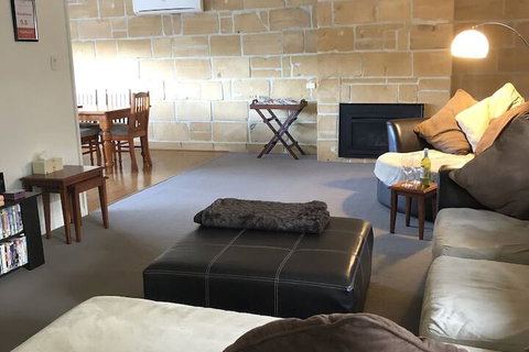Warrnambool Cbd Townhouses - Lennox Head Accommodation 6