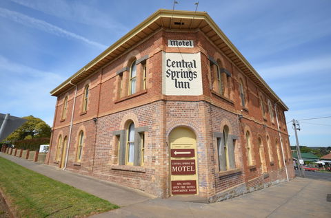 Central Springs Inn - Lennox Head Accommodation 0