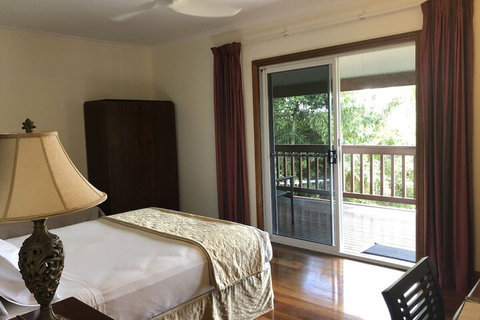 Daintree Manor Bed & Breakfast - Lennox Head Accommodation 4