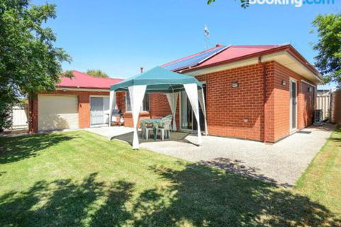 All Seasons Port Elliot Holiday House - Lennox Head Accommodation 3