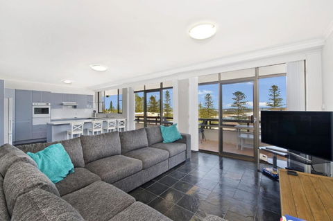 Akuna 20 6 Joffre Street - Lennox Head Accommodation 1
