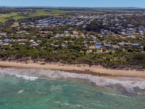 DRIFTAWAY ACROSS FROM SURF BEACH - Lennox Head Accommodation 4