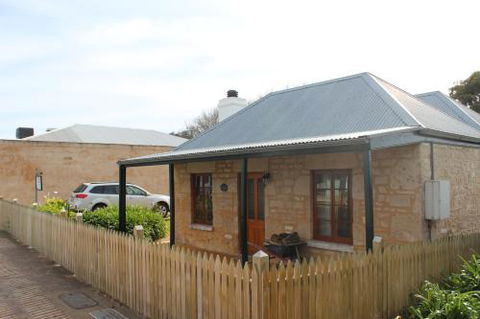 Victoria Cottage - Lennox Head Accommodation 0