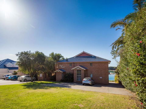 Grand Pacific 2 Unit 2 - Lennox Head Accommodation 6