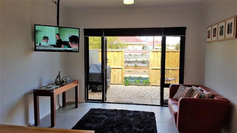 Red Ochre â€“ Large 1BR With Private Courtyard - Lennox Head Accommodation 1