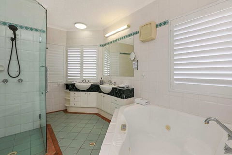 PRTFINO Ultimate Penthouse - Lennox Head Accommodation 5