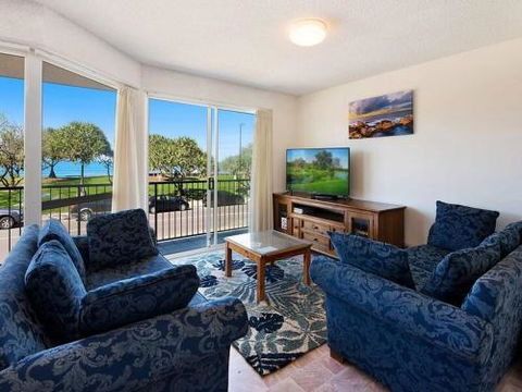 Kings Beach Ocean Front Views Private Balcony Overlooking Kings Beach - Lennox Head Accommodation 3