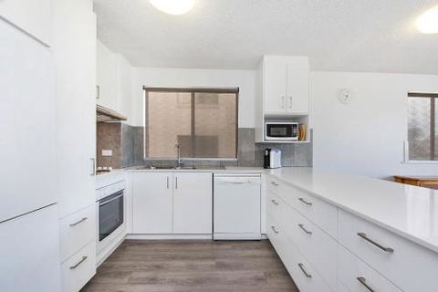 Kings Beach Ocean Front Views Private Balcony Overlooking Kings Beach - Lennox Head Accommodation 2