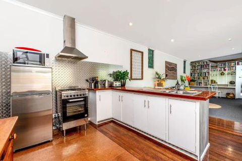 SUNSET BEACH SHACK On SURF - Lennox Head Accommodation 6