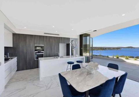 Stylish Penthouse With Views & Jacuzzi - Lennox Head Accommodation 1