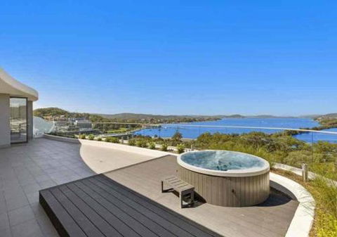 Stylish Penthouse With Views & Jacuzzi - Lennox Head Accommodation 5