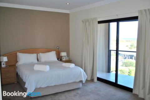 Eagles Nest - Lennox Head Accommodation 6