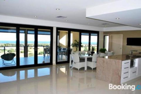 Eagles Nest - Lennox Head Accommodation 4