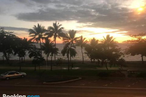 Townsville Strand Lighthouse Apartment 3 - Lennox Head Accommodation 1