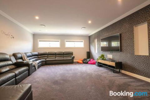 Wentworth Estate 5 Bedroom Luxury Home Sleeps 12 - Lennox Head Accommodation 0