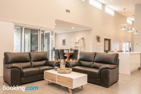 Wentworth Estate 5 Bedroom Luxury Home Sleeps 12 - Lennox Head Accommodation 4