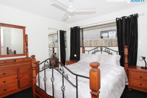Schirrmann 56 Four Bedroom Home On Canal With Pool Pontoon Aircon & WiFi! - Lennox Head Accommodation 2