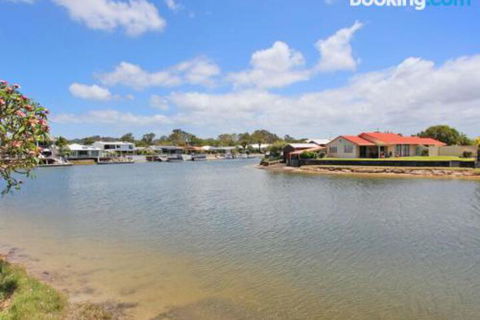Schirrmann 56 Four Bedroom Home On Canal With Pool Pontoon Aircon & WiFi! - Lennox Head Accommodation 3