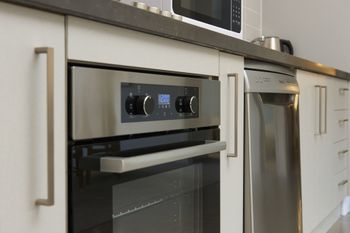 Spacious & Bright 1 Bedroom Apartment - Lennox Head Accommodation 3