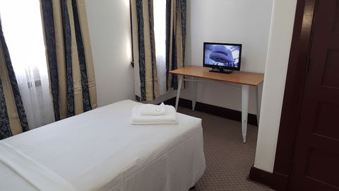 Royal Hotel Tenterfield - Lennox Head Accommodation 4