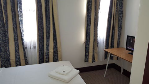 Royal Hotel Tenterfield - Lennox Head Accommodation 2