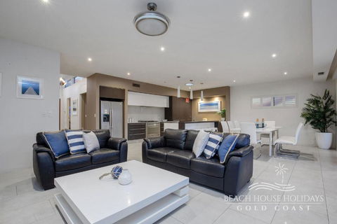 Absolute Beachfront Holiday House - Lennox Head Accommodation 6
