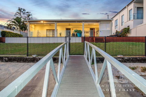 Absolute Beachfront Holiday House - Lennox Head Accommodation 5