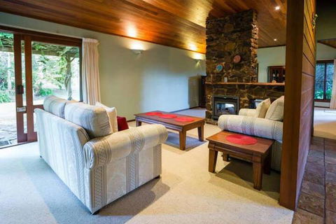 Mt Glorious Getaways - Lennox Head Accommodation 1