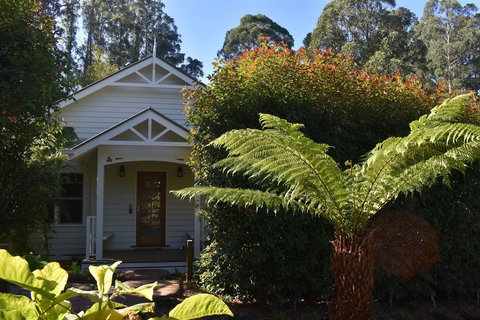 Gatehouse Cottage At Merrow Cottages - Mt Dandenong - Lennox Head Accommodation 0