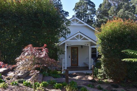 Gatehouse Cottage At Merrow Cottages - Mt Dandenong - Lennox Head Accommodation 1