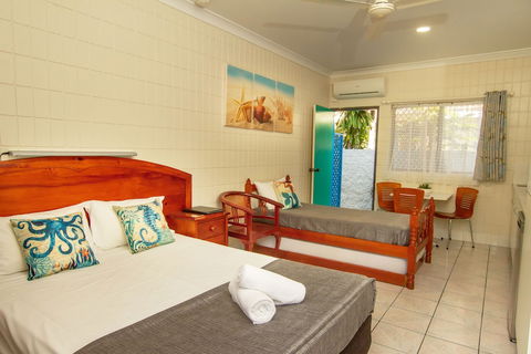 Tropical Palms - Lennox Head Accommodation 6