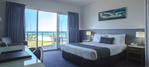 Ocean Centre Hotel - Lennox Head Accommodation 5