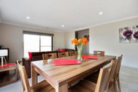 Serviced Houses Point Cook - Lennox Head Accommodation 2