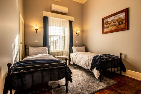 Heytesbury House - Lennox Head Accommodation 4