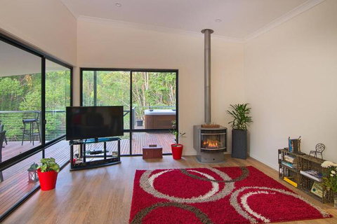 Babbling Brook Retreat - Lennox Head Accommodation 3