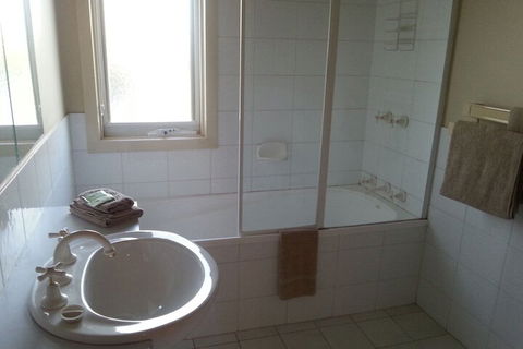 Golf View Apartment 7 - Lennox Head Accommodation 3