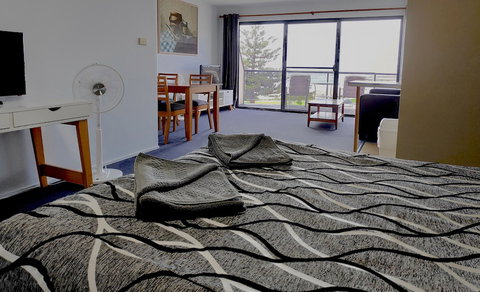 Beachhouse Mollymook - Lennox Head Accommodation 5