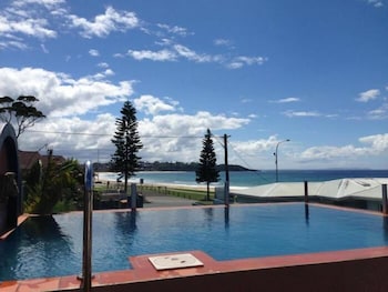 Beachhouse Mollymook - Lennox Head Accommodation 2