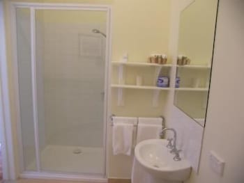 Lighthouse Lodge - Lennox Head Accommodation 1