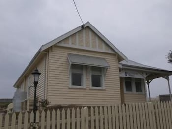 Lighthouse Lodge - Lennox Head Accommodation 0