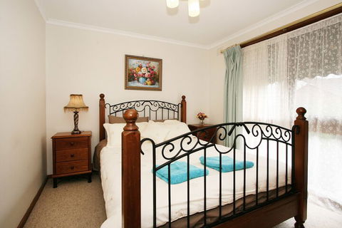 40 Thames Holiday Unit - Lennox Head Accommodation 1