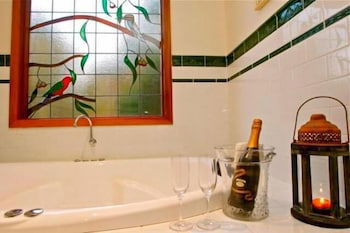 Woolrich Historic Garden Cottage - Lennox Head Accommodation 3