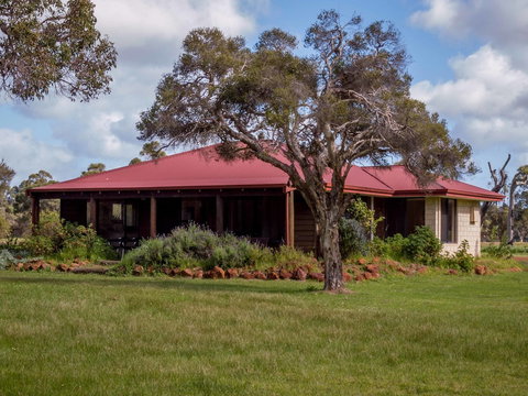 Dunsborough Rail Carriages & Farm Cottages - Lennox Head Accommodation 2