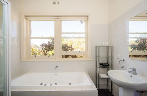 Longview Vineyard - Lennox Head Accommodation 3