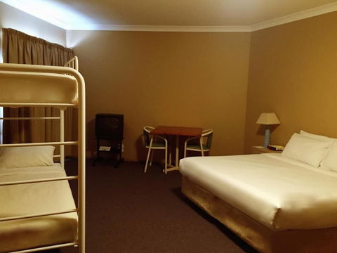 Man From Snowy River Hotel - Lennox Head Accommodation 2