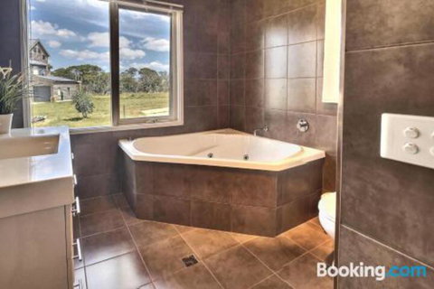 Alpine Edge - Lennox Head Accommodation 4