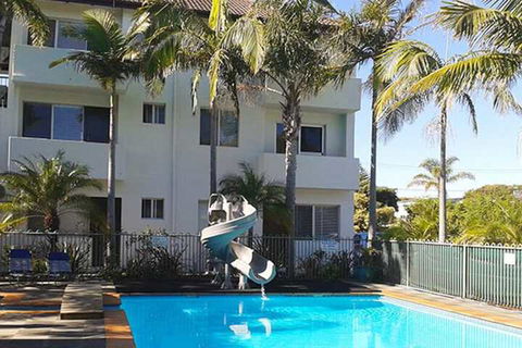 Ocean Side Hawks Nest - Lennox Head Accommodation 2