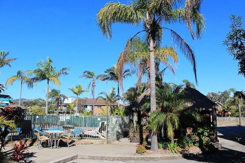 Ocean Side Hawks Nest - Lennox Head Accommodation 5